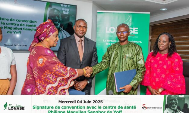Signature de convention entre la Fondation LONASE et le Centre de santé Philippe Maguilen Senghor de Yoff