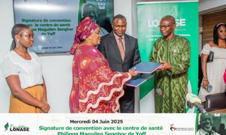 Signature de convention entre la Fondation LONASE et le Centre de santé Philippe Maguilen Senghor de Yoff