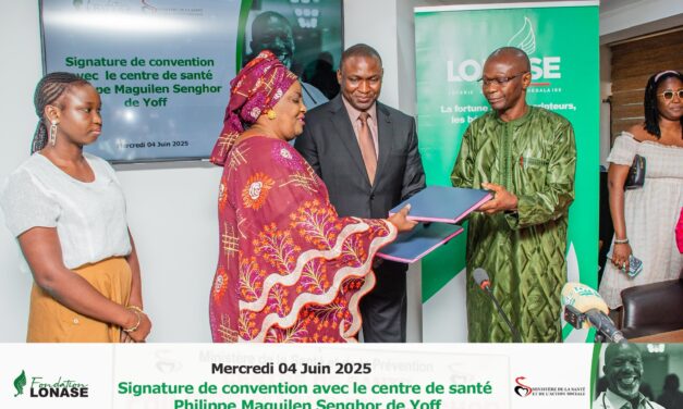 Signature de convention entre la Fondation LONASE et le Centre de santé Philippe Maguilen Senghor de Yoff
